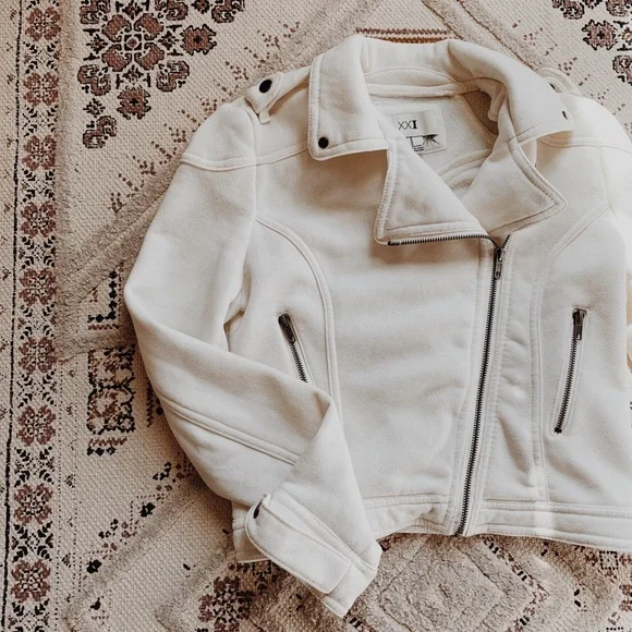 • white moto jacket • - Picture 2 of 6